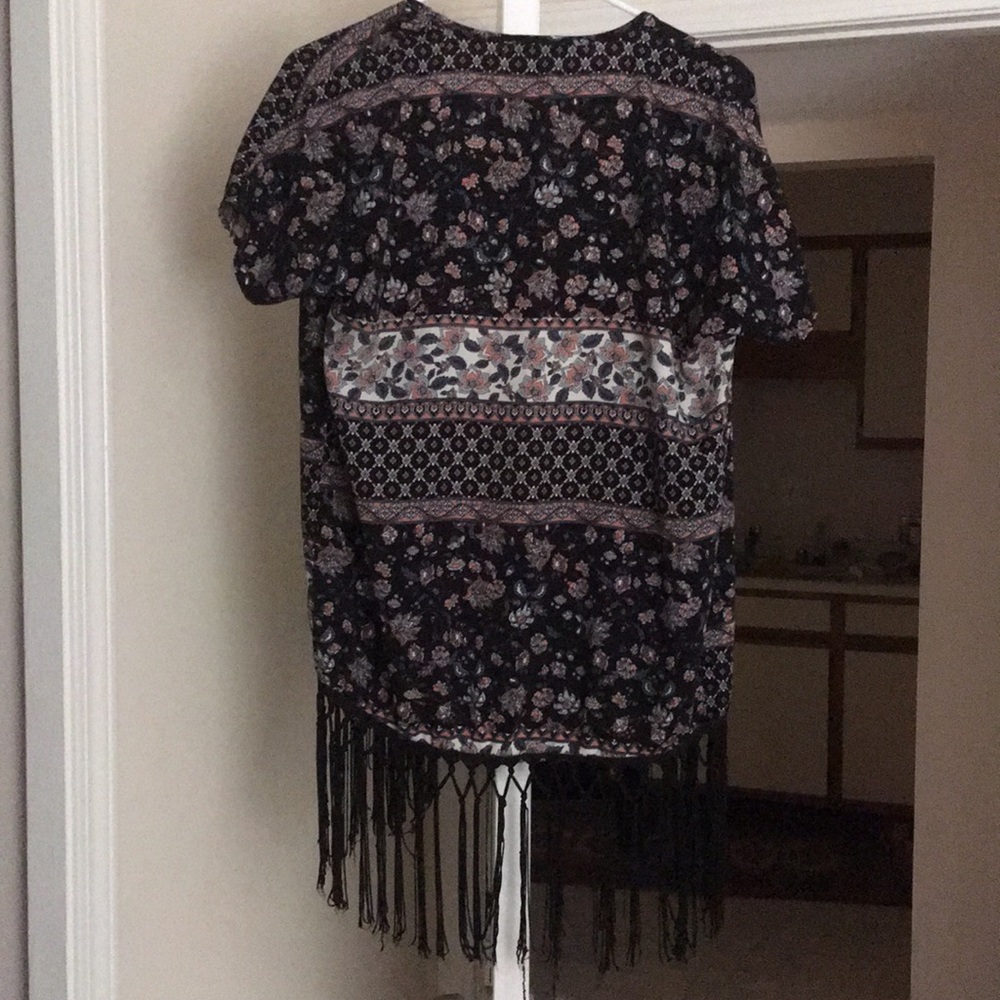 Patterned Shaw - Picture 2 of 3